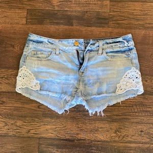 AMERICAN EAGLE OUTFITTERS SHORT